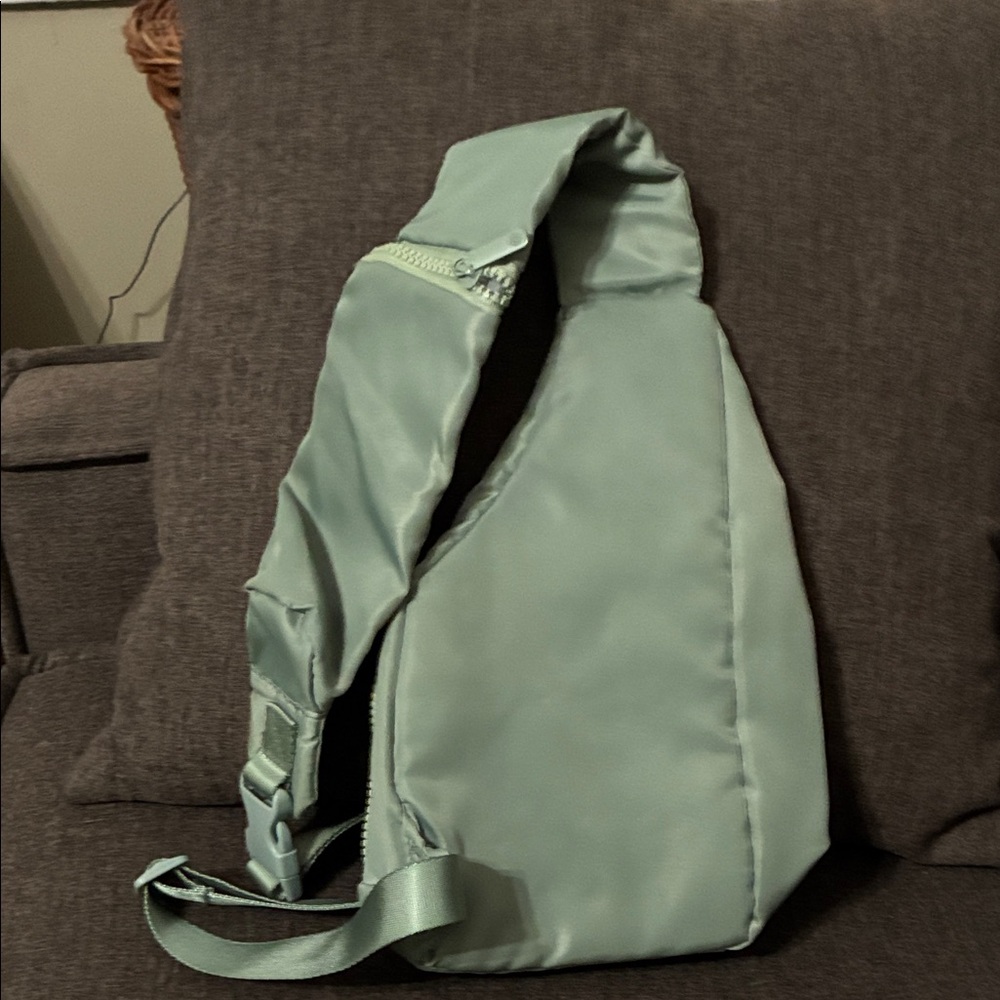 Stylish Green Sling Bag - Picture 4 of 10